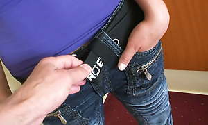 Schwarzhaarigen auf die Titten gewixxt POV