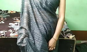 son-in-law fucks mother-in-law – full Hindi audio. Indian homemade sex video – full romance