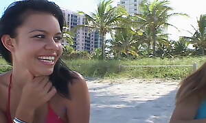 Unprofessional blowjob from twosome young girls I met on the beach in Miami