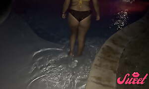 Jasmine takes a midnight dip in the synthesize - Jasmine SweetArabic Beurette video