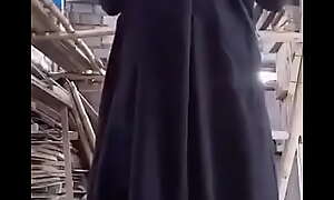 Jilbab sange pamer toket di gudang