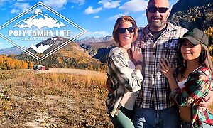 AKGINGERSNAPS & Lana Mars more Poly Family Life: Alaska Road Trip - Episode 2