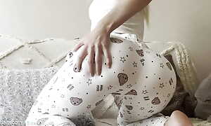 Bubble Butt Babysitter Masturbates & Cums on put emphasize couch while no one's home