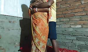 Padosi bhabhi ki chut mein land ghusaya India desi saxy xvdio