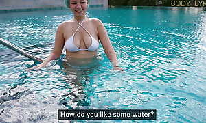 Stepsister in a precedent-setting swimsuit seduced the brush stepbrother
