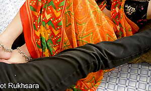 Desi Indian boss fucking his secretary in his farm house in hot orange saree