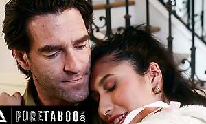 PURE TABOO Cunning Delivery Guy Becomes Midget Penelope Woods's Foster-parent For Her Virginity