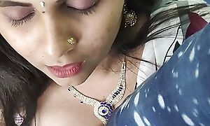 Saree hot boobs churn belly button fingering with cleavage show romance by Vaishnavy and Sharun Raj, Hot mallu couple boobs churn have a crush on