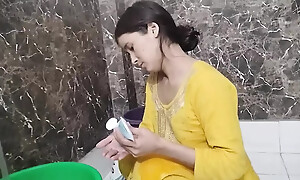 College girl ka wash one's hands MMS video