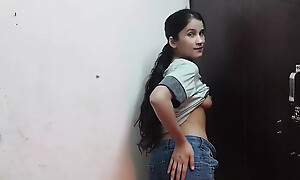 Cute girl ka bathroom MMS viral video