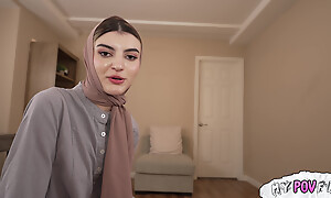 Hijab peer royalty learns how close by suck dick