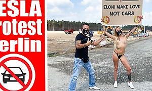 Nude protest forward movement Tesla Gigafactory Berlin, Pornshoot